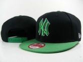 Boné Snapback New Era Preto e Verde